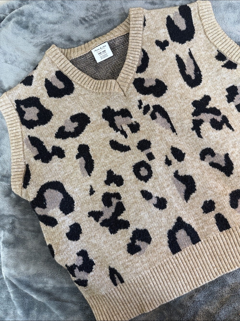 Anna & Ava Beige and Black Leopard V-Neck Sweater Vest one size fits most - Picture 1 of 7
